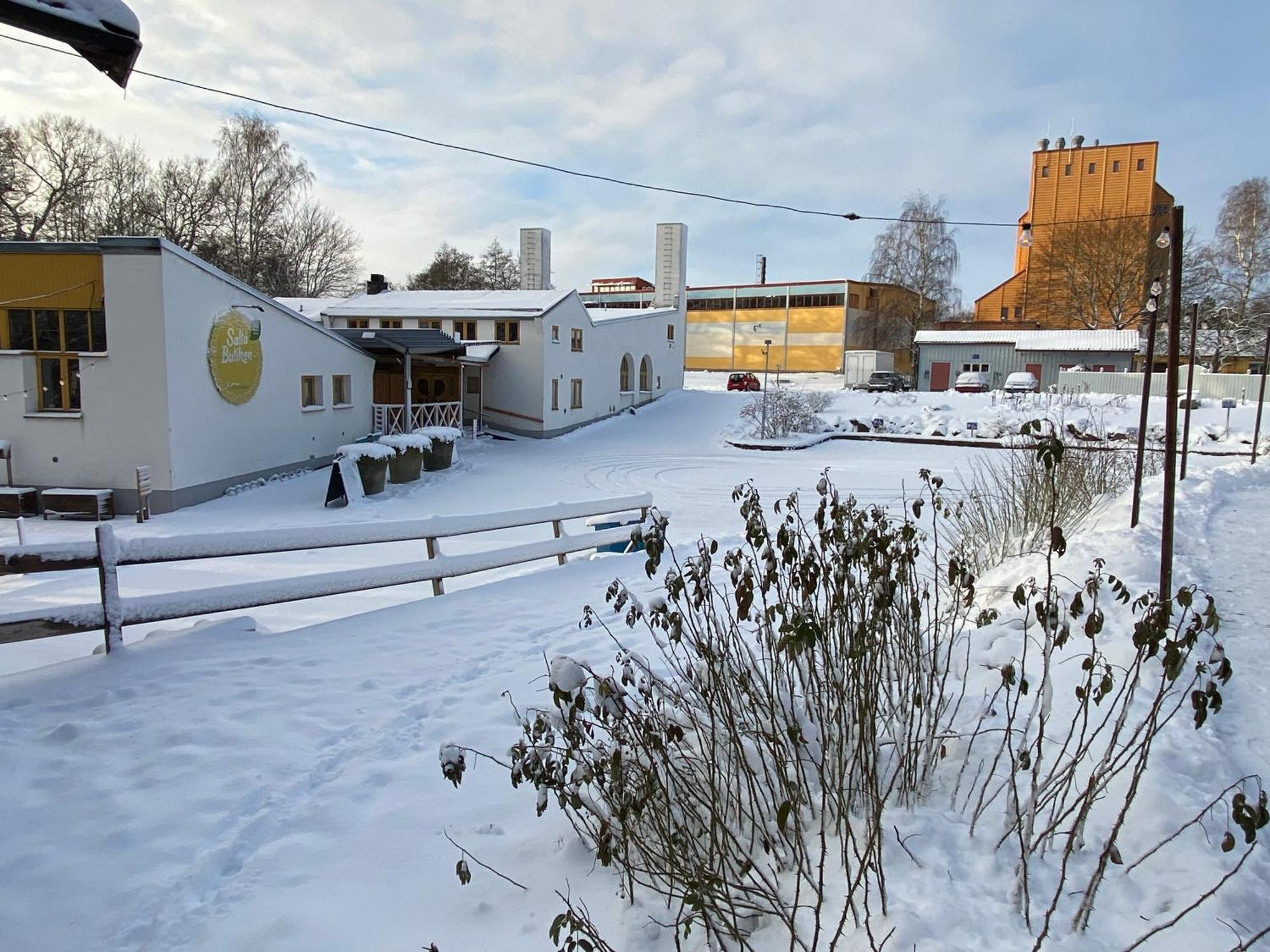Hotel In Svalsaeter, Kallfors, Jaerna, Stockholm, 5 Min To Golf & 15 Min To Ytterjaerna Concerts Bagian luar foto