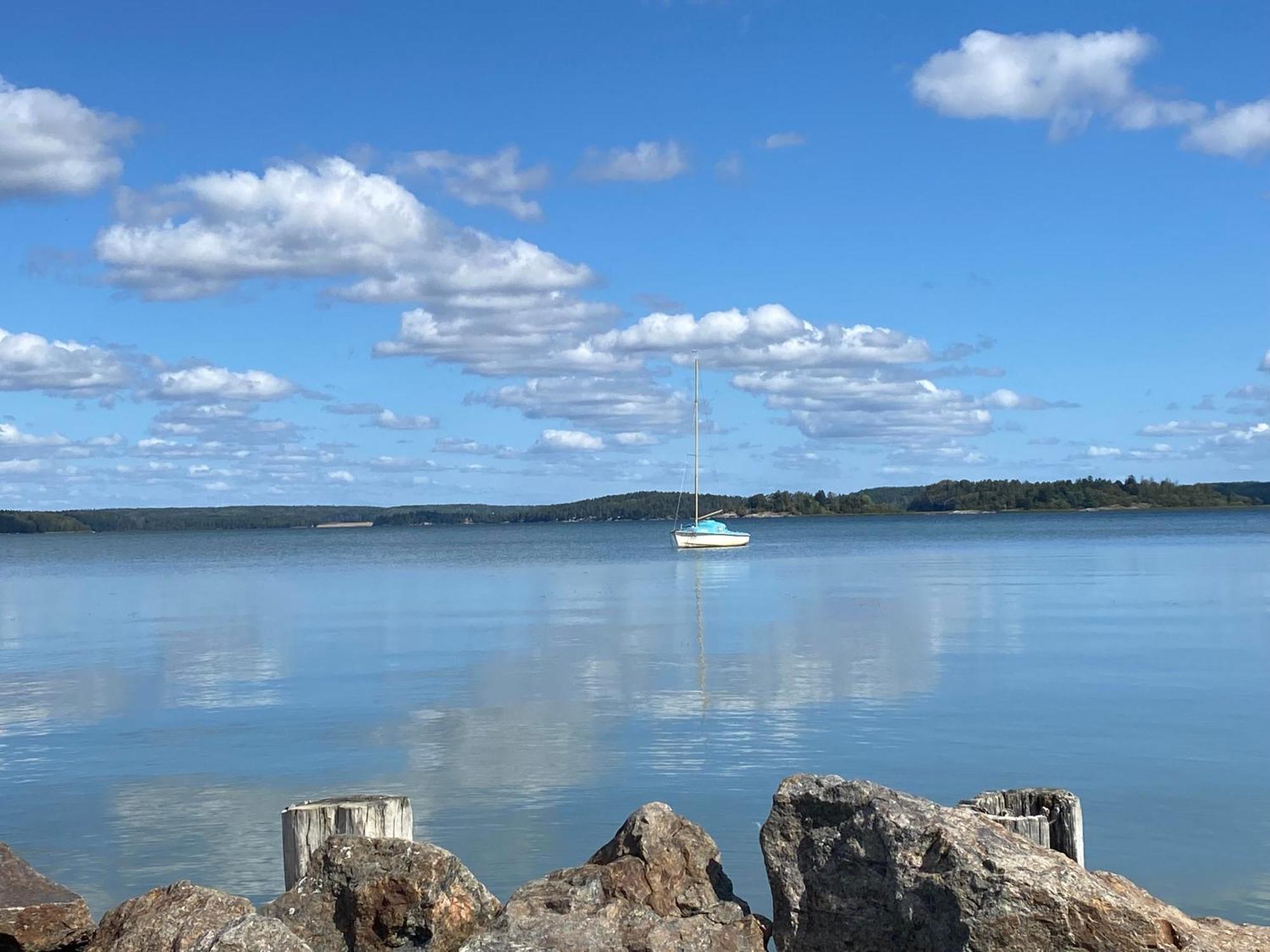 Hotel In Svalsaeter, Kallfors, Jaerna, Stockholm, 5 Min To Golf & 15 Min To Ytterjaerna Concerts Bagian luar foto
