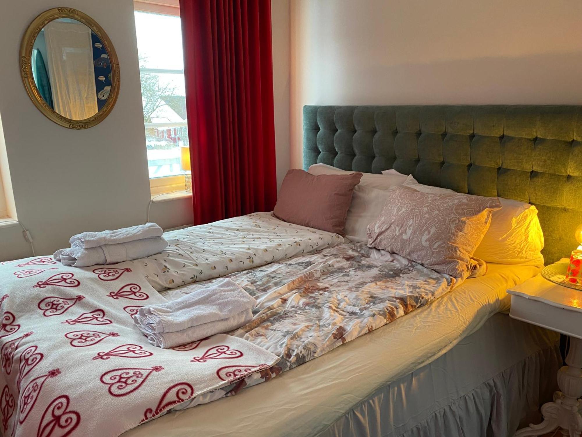 Hotel In Svalsaeter, Kallfors, Jaerna, Stockholm, 5 Min To Golf & 15 Min To Ytterjaerna Concerts Bagian luar foto